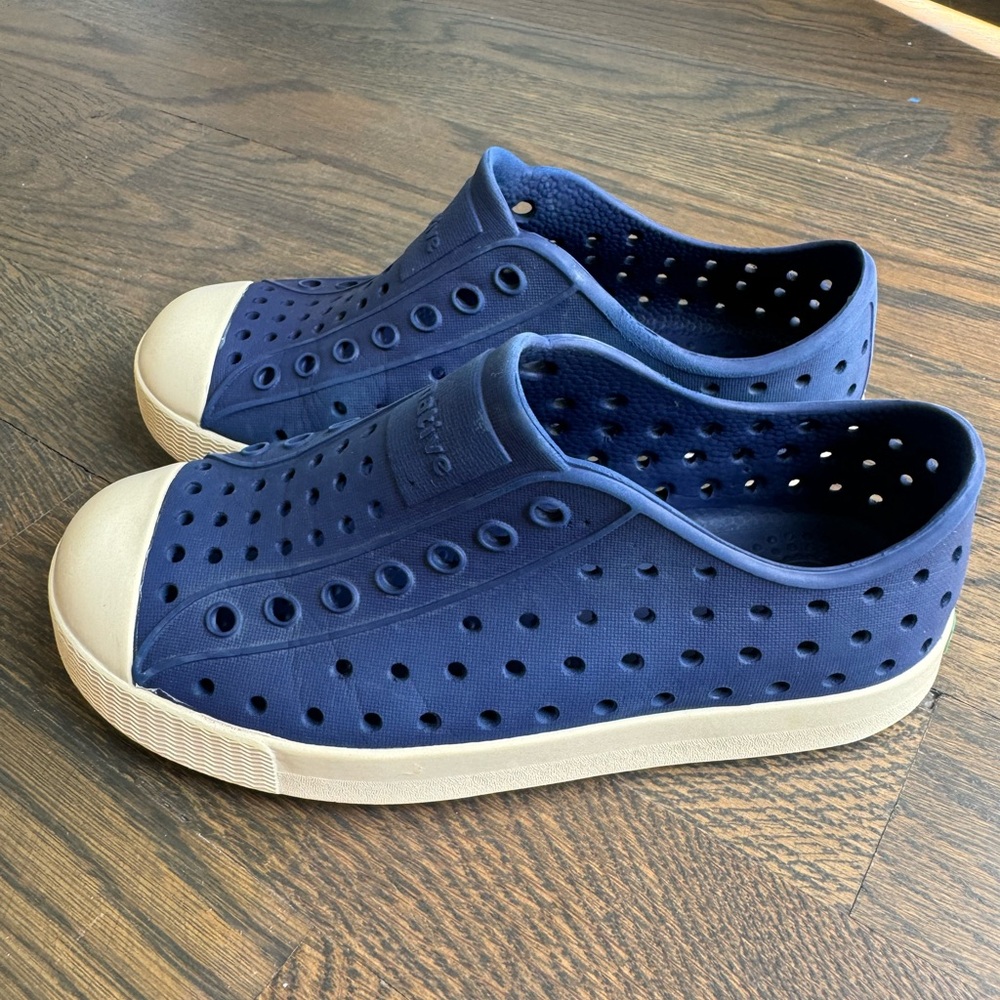 Native Shoes Kids Sneakers in Navy and Beige